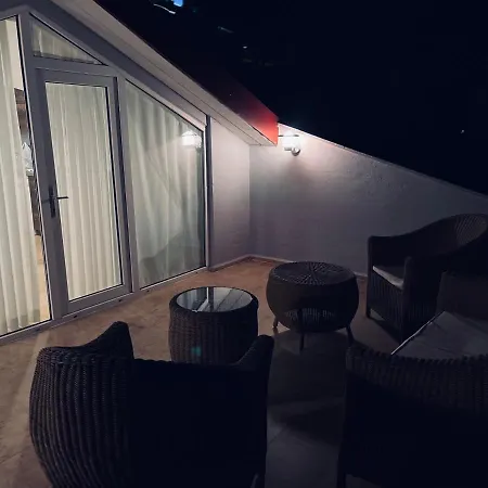 Apartament Akvaryum Icinde Teras Manzarali Dublex Daire
